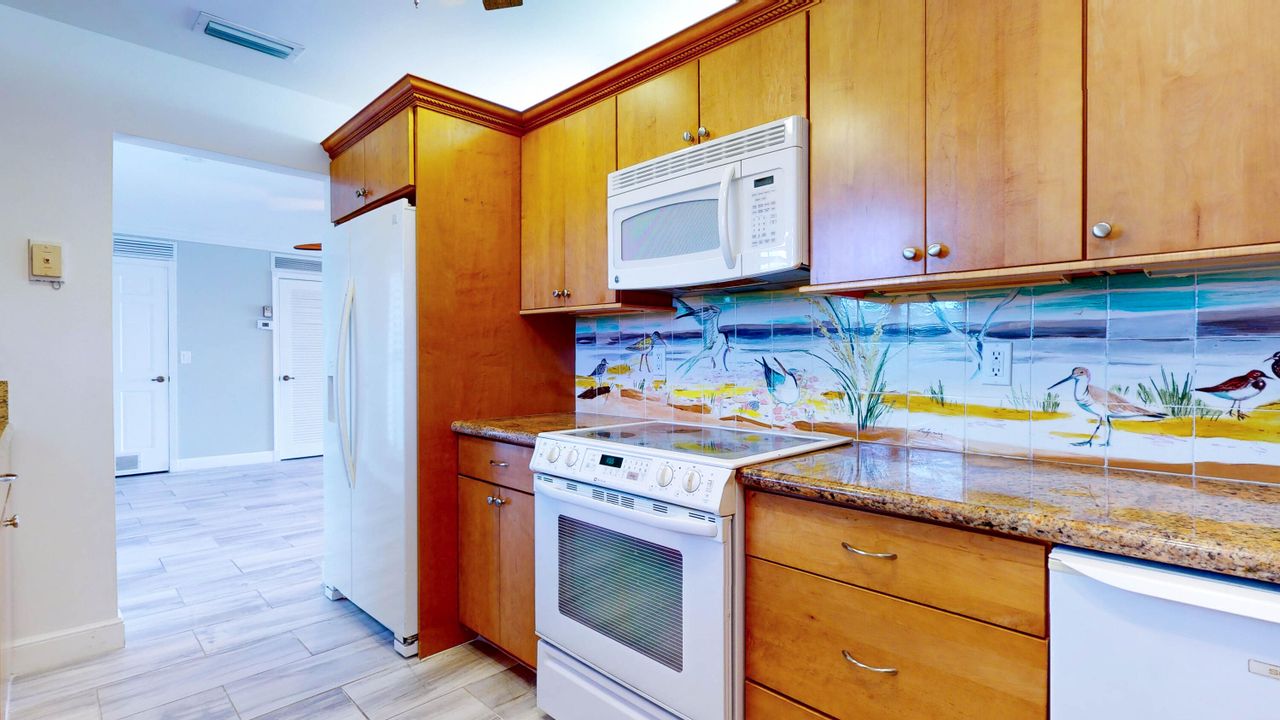 For Sale: $550,000 (2 beds, 2 baths, 1561 Square Feet)