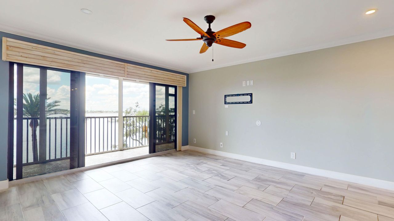 For Sale: $550,000 (2 beds, 2 baths, 1561 Square Feet)