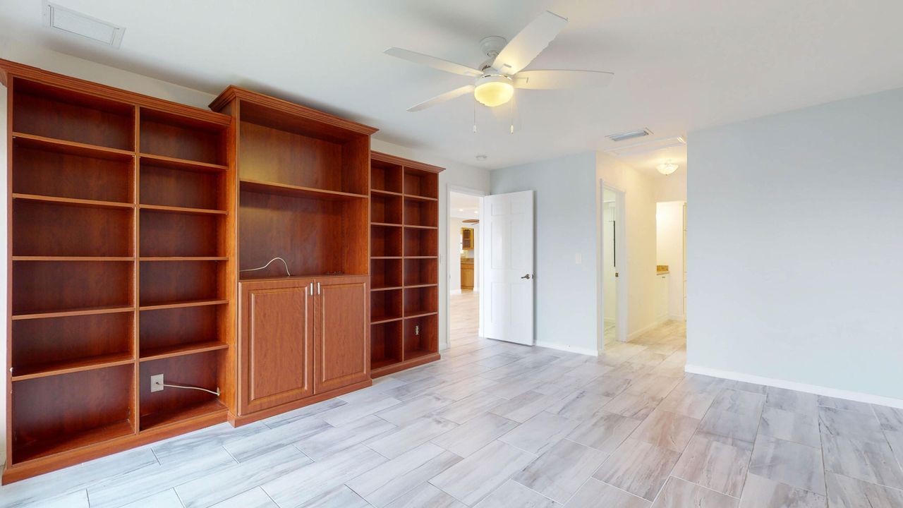 For Sale: $550,000 (2 beds, 2 baths, 1561 Square Feet)