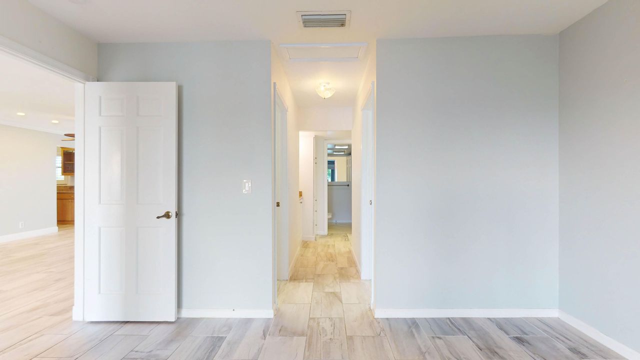 For Sale: $550,000 (2 beds, 2 baths, 1561 Square Feet)