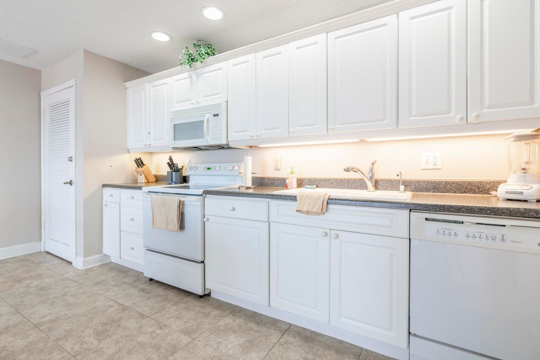 For Sale: $550,000 (2 beds, 2 baths, 1561 Square Feet)