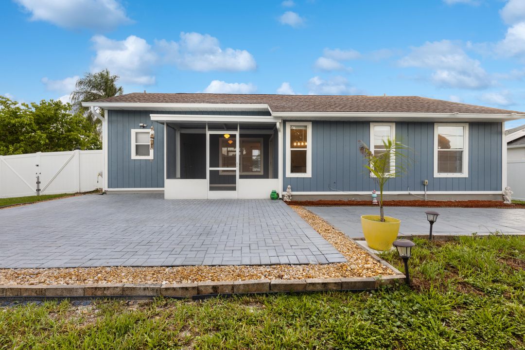 For Sale: $349,000 (3 beds, 2 baths, 1027 Square Feet)