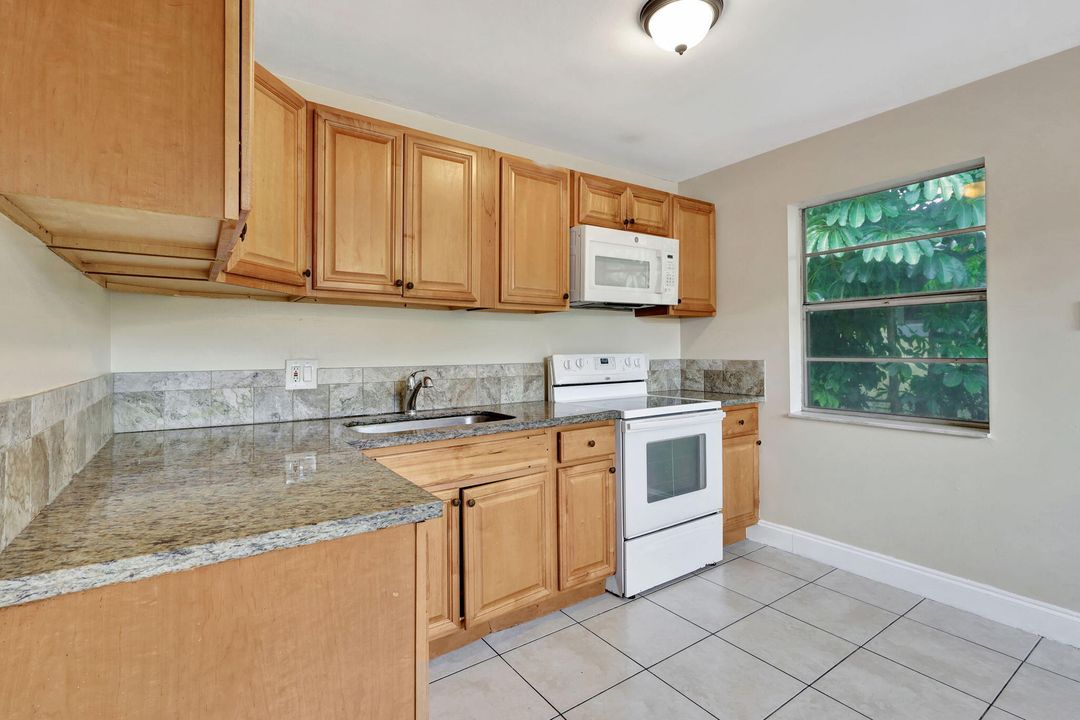 For Sale: $315,000 (3 beds, 2 baths, 1150 Square Feet)