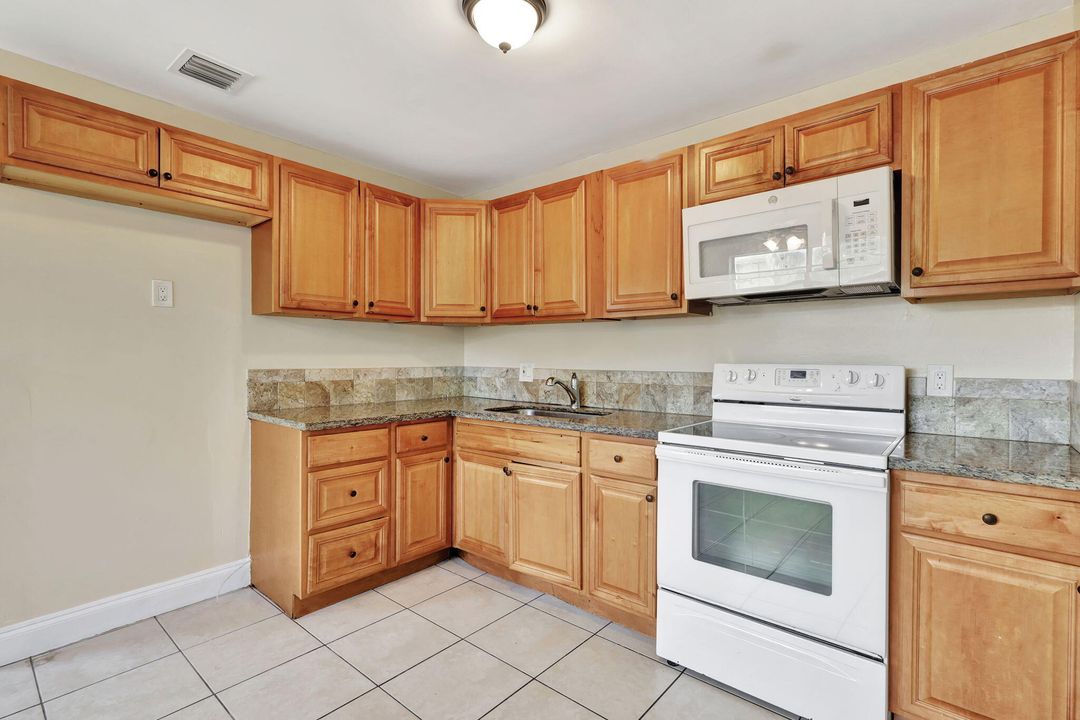 For Sale: $315,000 (3 beds, 2 baths, 1150 Square Feet)