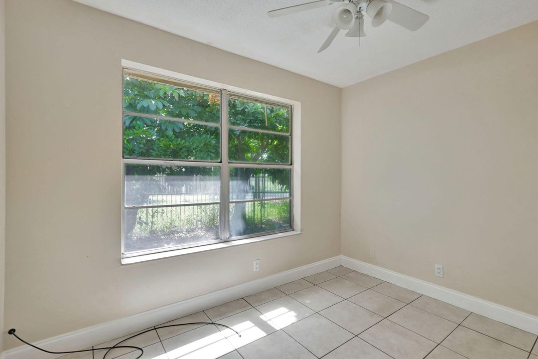 For Sale: $315,000 (3 beds, 2 baths, 1150 Square Feet)