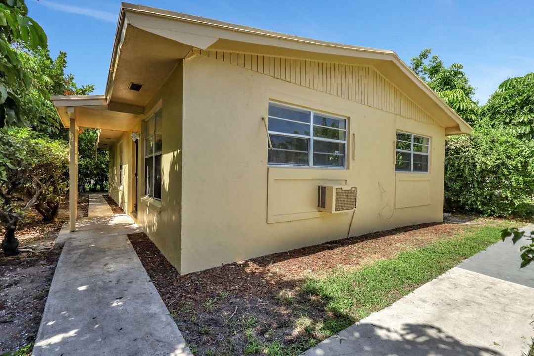 Active With Contract: $319,000 (3 beds, 2 baths, 1150 Square Feet)