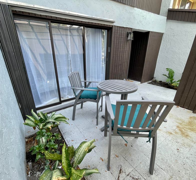 For Rent: $3,500 (2 beds, 2 baths, 1672 Square Feet)