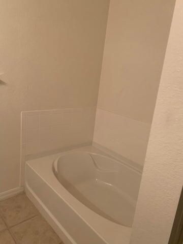 For Rent: $1,950 (2 beds, 1 baths, 1073 Square Feet)