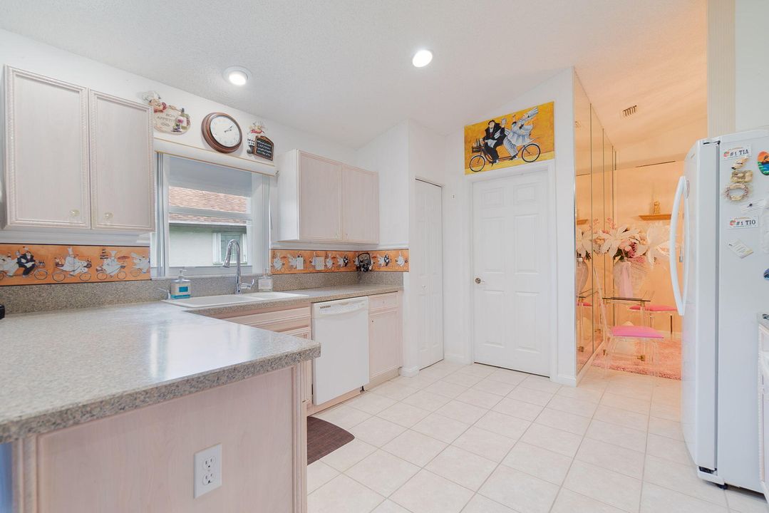 For Sale: $449,000 (2 beds, 2 baths, 1800 Square Feet)