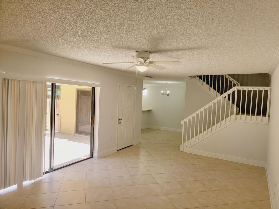 For Sale: $290,000 (2 beds, 2 baths, 1236 Square Feet)