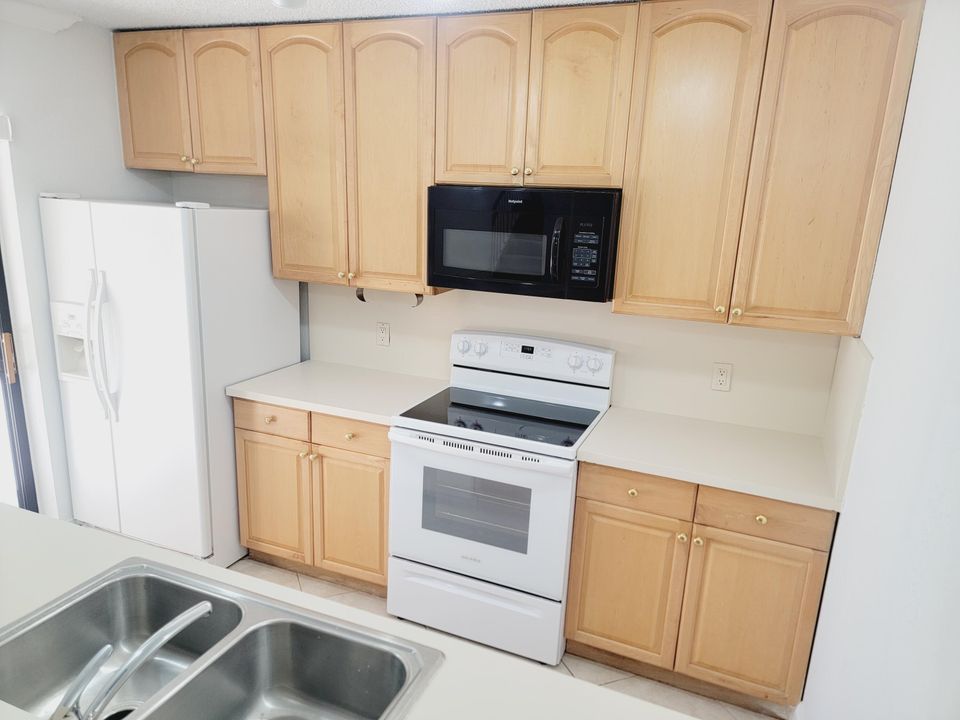 For Sale: $290,000 (2 beds, 2 baths, 1236 Square Feet)