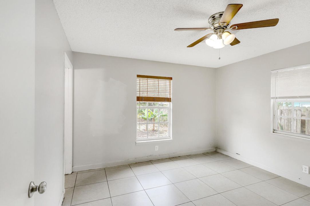 Active With Contract: $369,900 (2 beds, 2 baths, 1050 Square Feet)