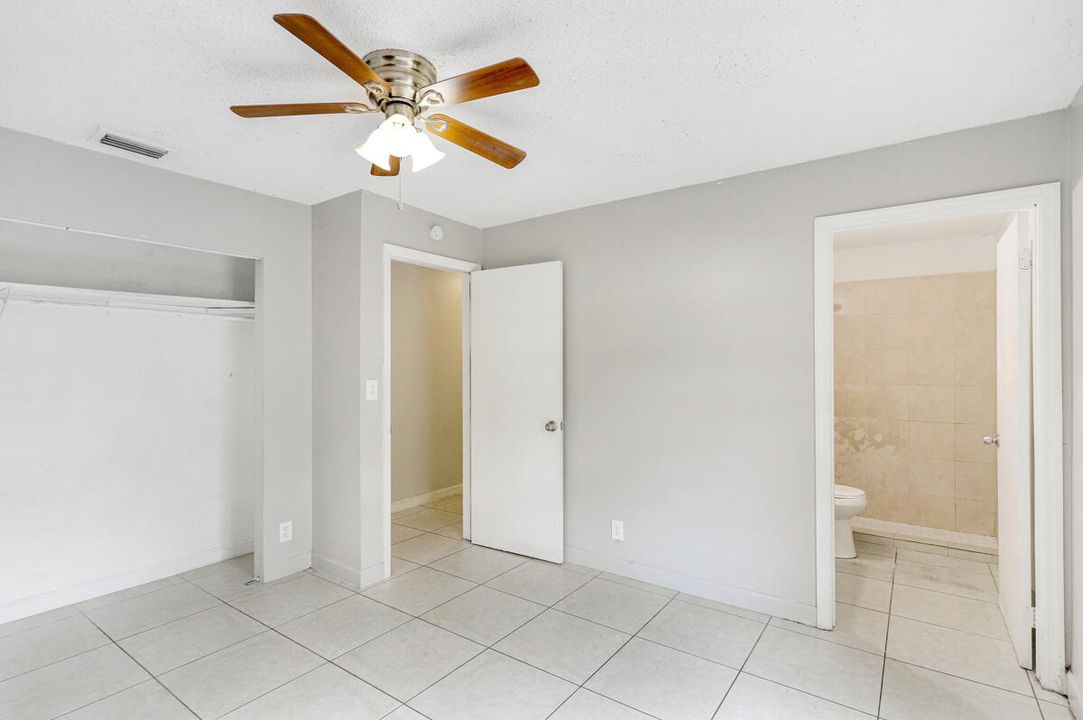 Active With Contract: $369,900 (2 beds, 2 baths, 1050 Square Feet)