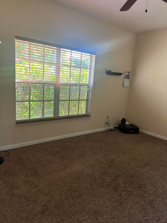 For Rent: $1,050 (1 beds, 1 baths, 1860 Square Feet)