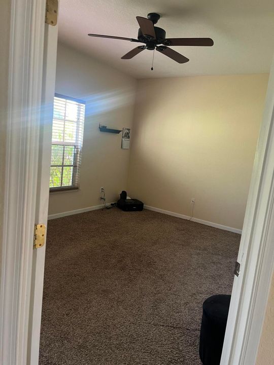 For Rent: $1,050 (1 beds, 1 baths, 1860 Square Feet)