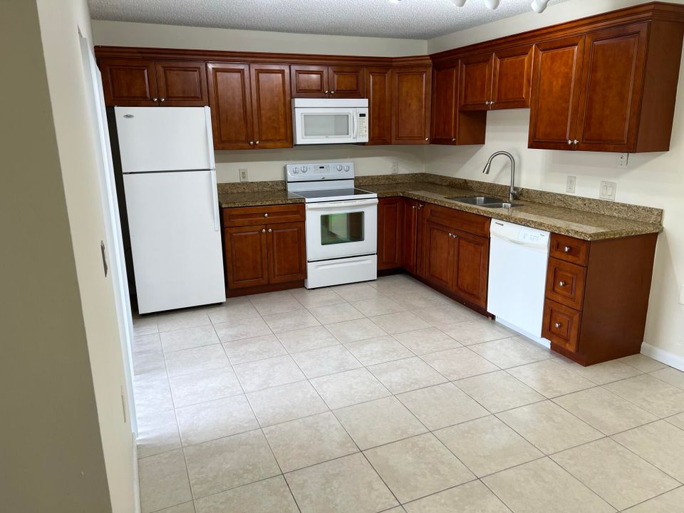 For Rent: $2,250 (2 beds, 2 baths, 1236 Square Feet)