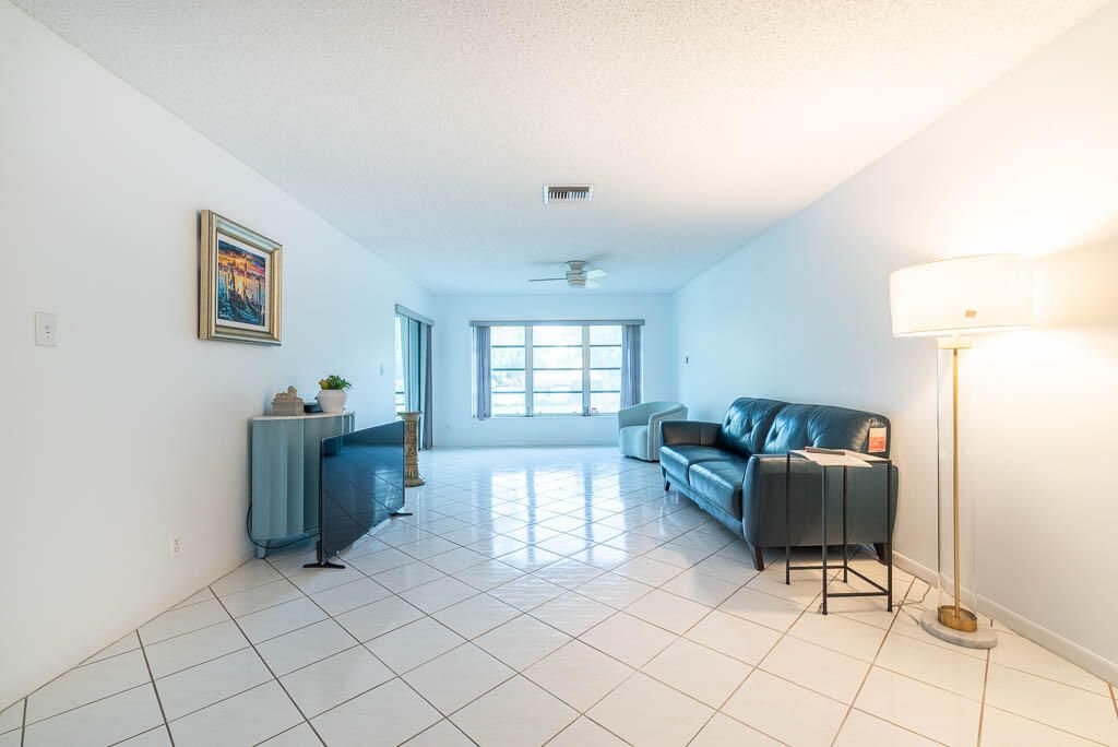 For Sale: $209,000 (2 beds, 2 baths, 1196 Square Feet)