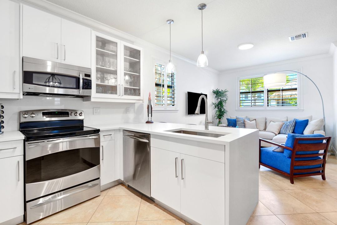 Active With Contract: $3,800 (3 beds, 2 baths, 1425 Square Feet)