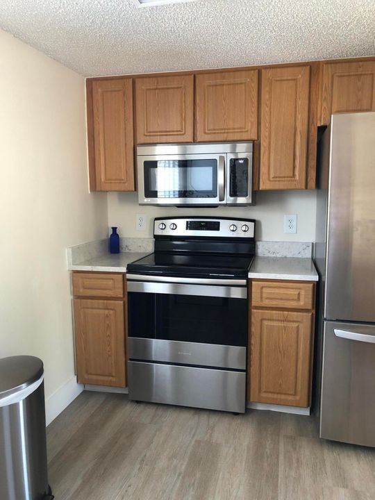 For Sale: $239,000 (1 beds, 1 baths, 760 Square Feet)