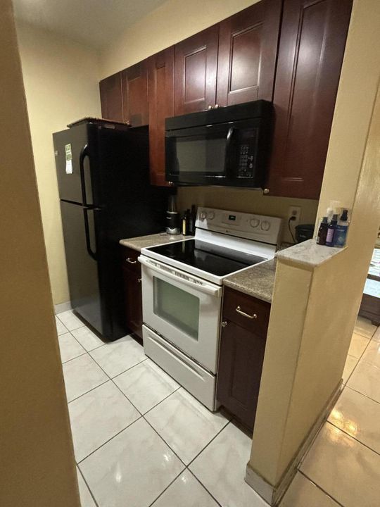 For Rent: $1,700 (1 beds, 1 baths, 700 Square Feet)