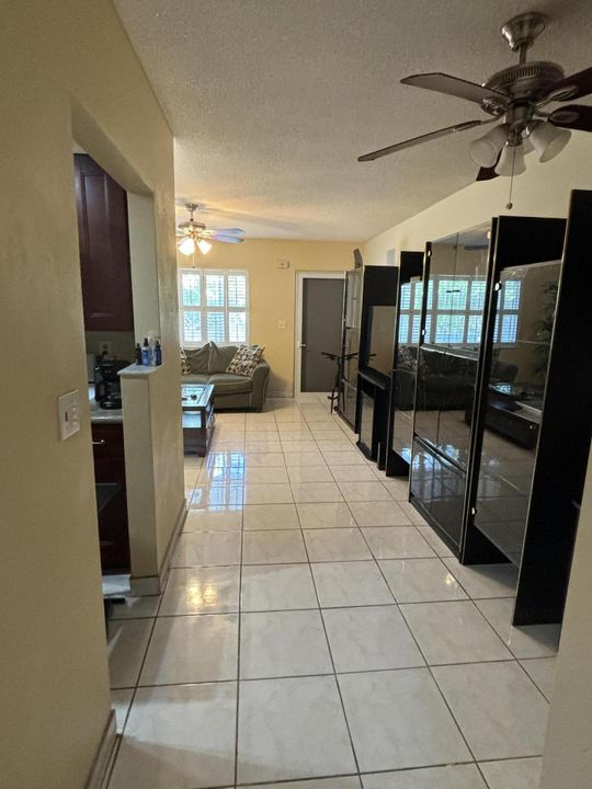 For Rent: $1,700 (1 beds, 1 baths, 700 Square Feet)