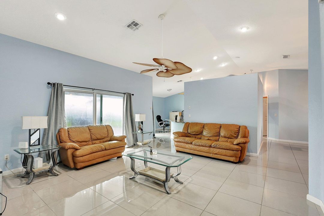 For Sale: $452,800 (4 beds, 2 baths, 1945 Square Feet)