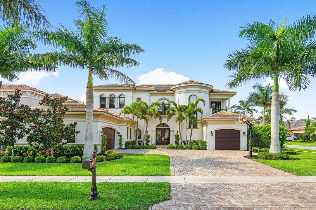 For Sale: $3,999,999 (5 beds, 6 baths, 6686 Square Feet)