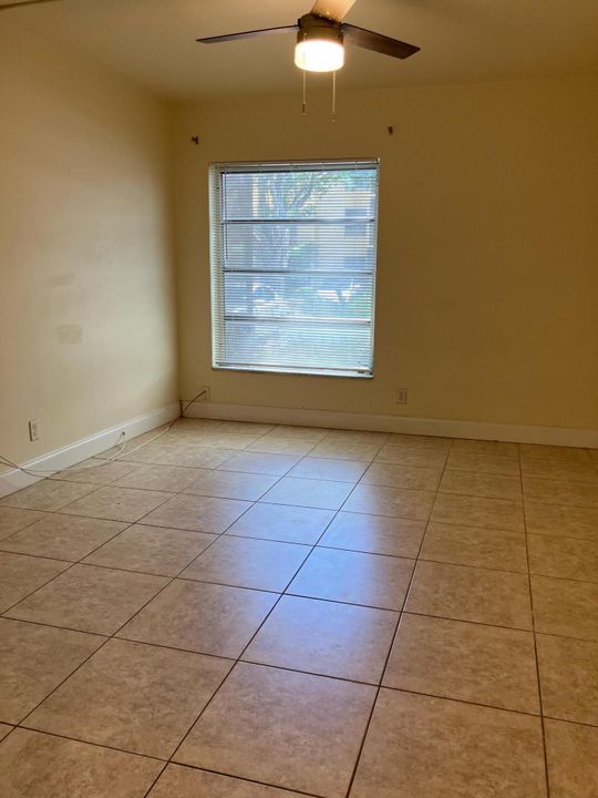 For Rent: $2,200 (2 beds, 2 baths, 936 Square Feet)