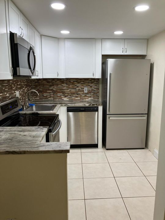 For Rent: $2,200 (2 beds, 2 baths, 936 Square Feet)