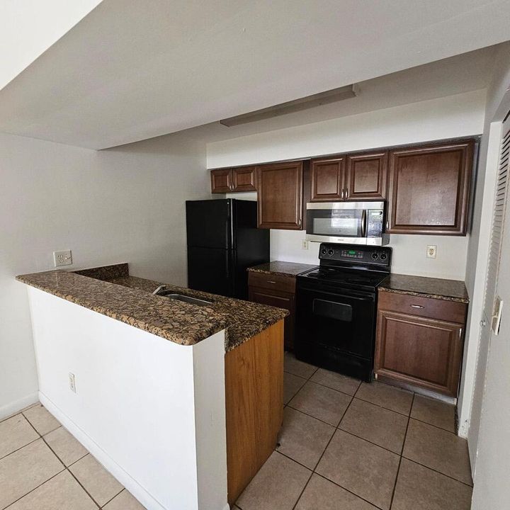 Recently Rented: $1,899 (2 beds, 2 baths, 1073 Square Feet)