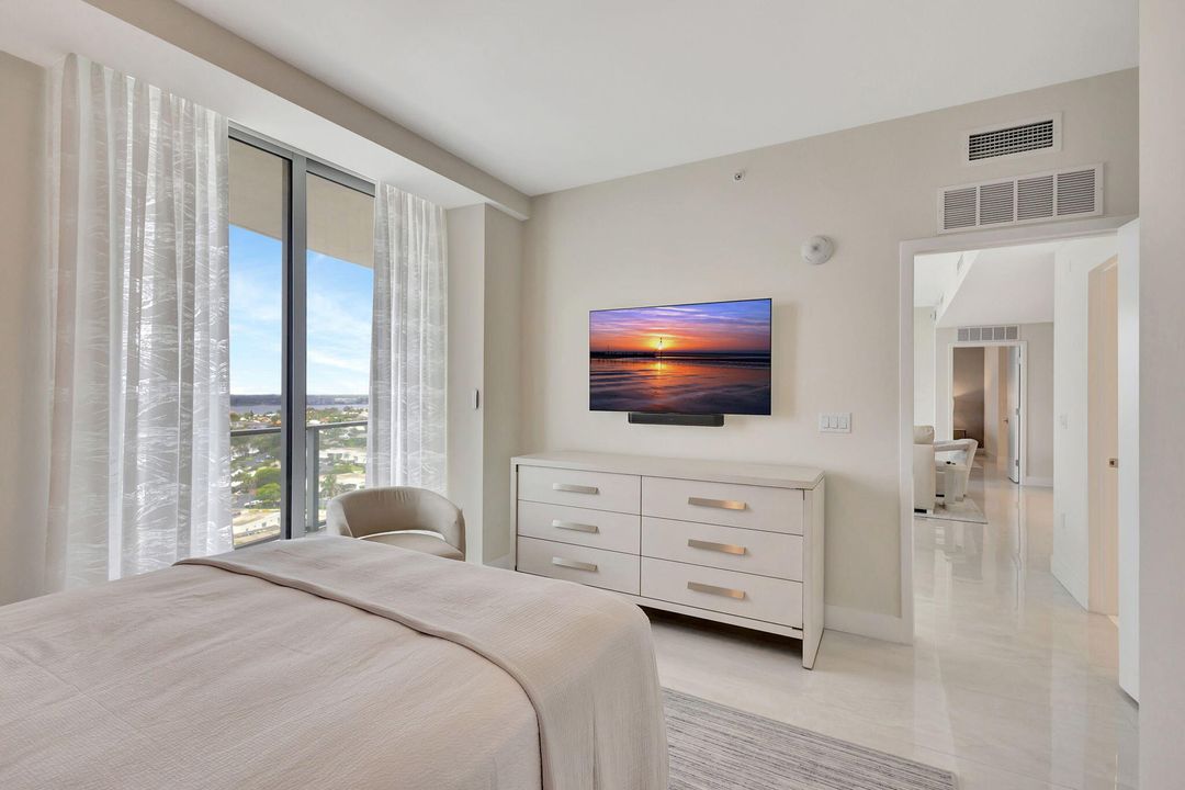 For Sale: $1,800,000 (2 beds, 2 baths, 1620 Square Feet)