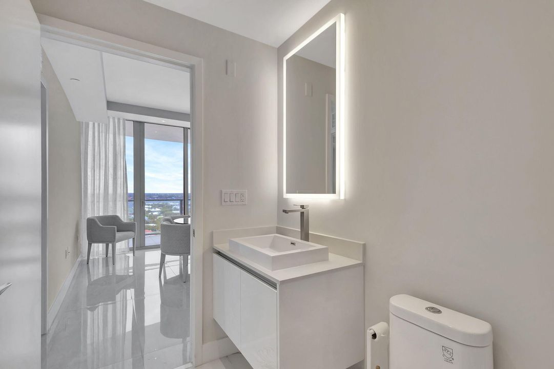 For Sale: $1,800,000 (2 beds, 2 baths, 1620 Square Feet)