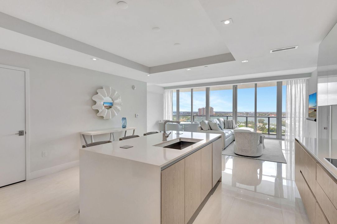 For Sale: $1,800,000 (2 beds, 2 baths, 1620 Square Feet)