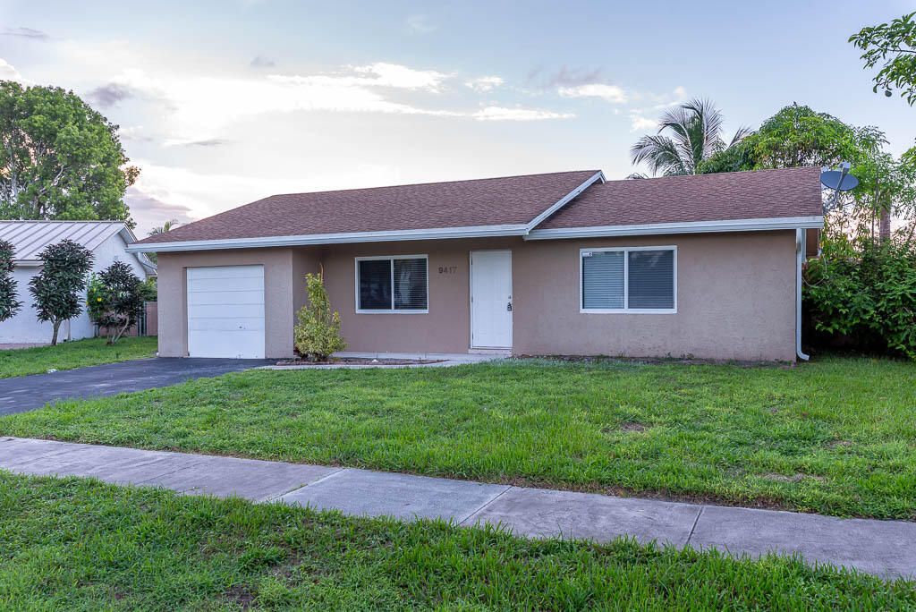 Active With Contract: $3,200 (3 beds, 2 baths, 1454 Square Feet)