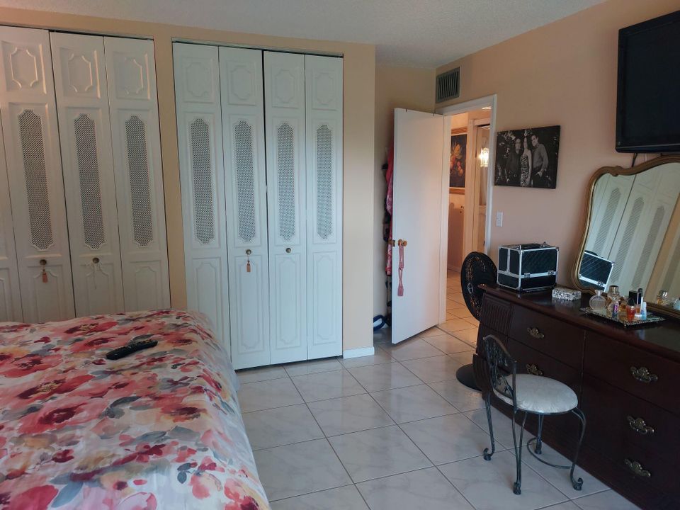 For Sale: $159,000 (1 beds, 1 baths, 837 Square Feet)