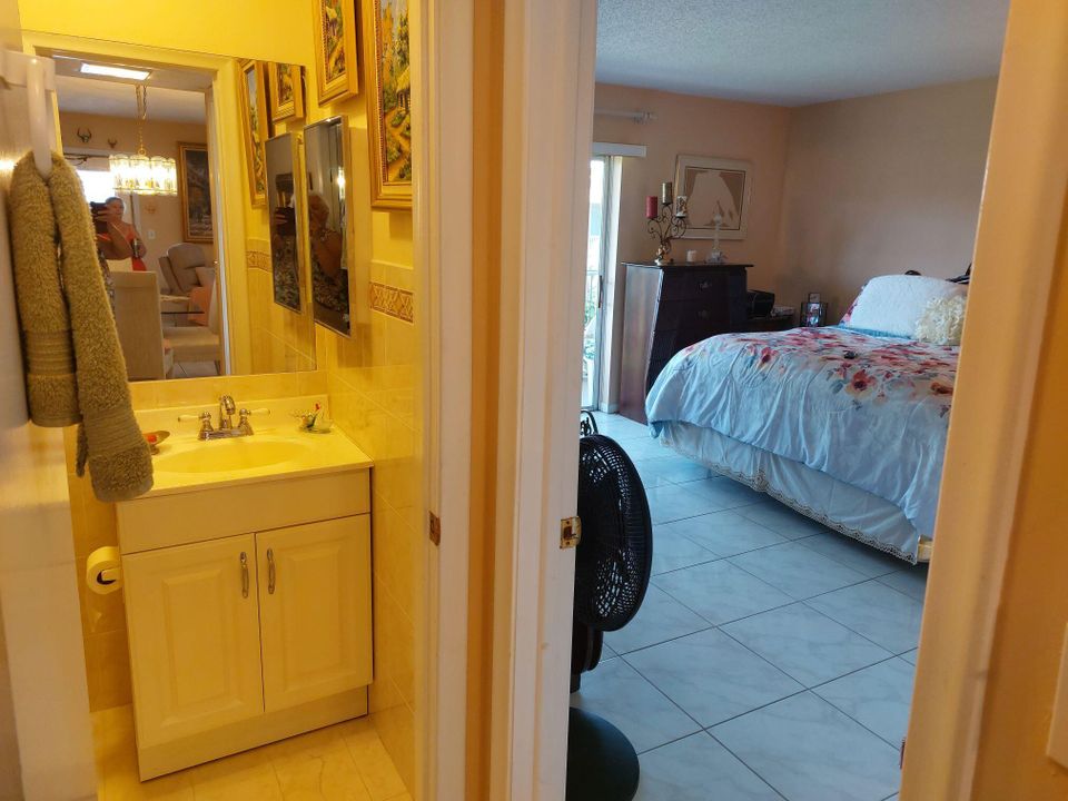 For Sale: $159,000 (1 beds, 1 baths, 837 Square Feet)