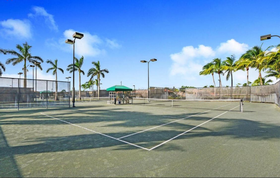 Под контрактом: $5,800 (2 спален, 2 ванн, 1851 Квадратных фут)