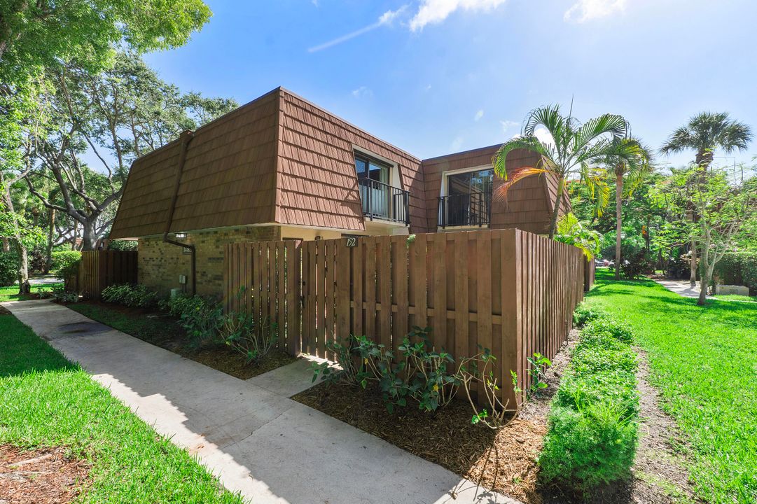 For Sale: $359,000 (2 beds, 2 baths, 1288 Square Feet)