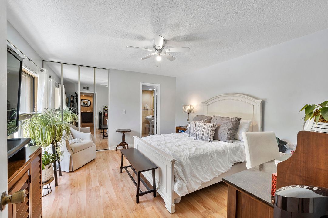 For Sale: $359,000 (2 beds, 2 baths, 1288 Square Feet)