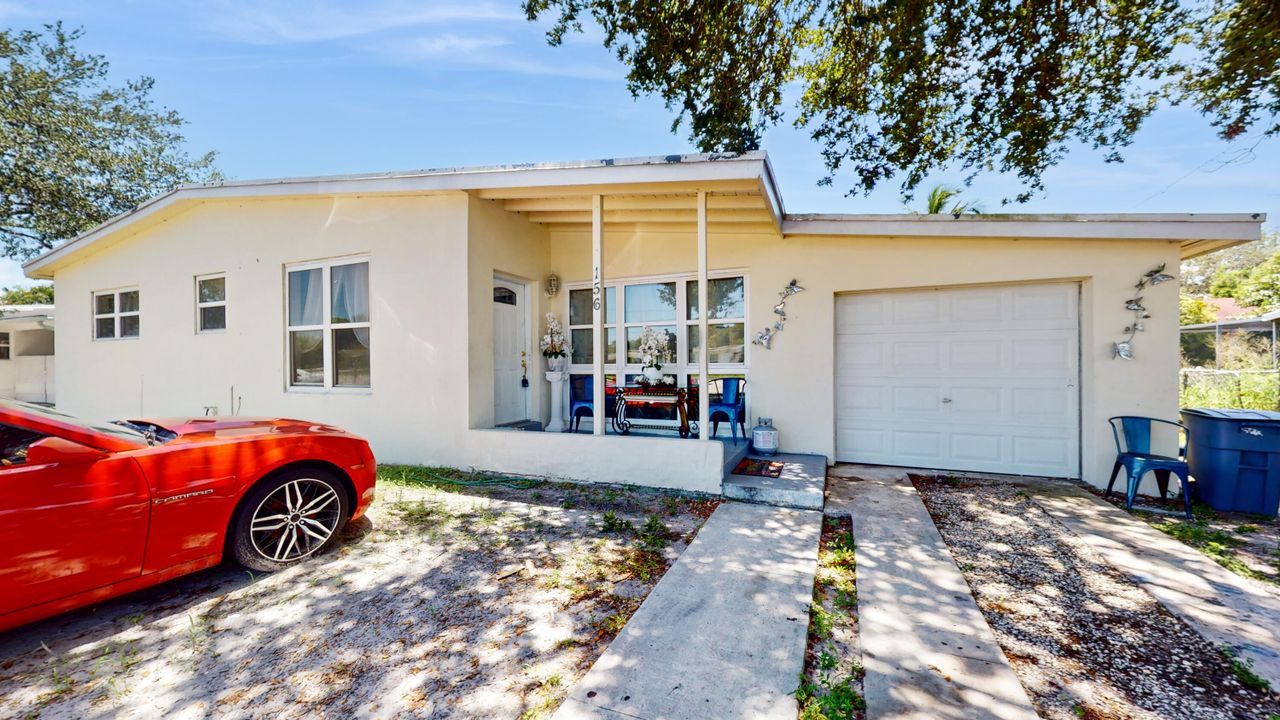 For Sale: $399,000 (5 beds, 1 baths, 1674 Square Feet)