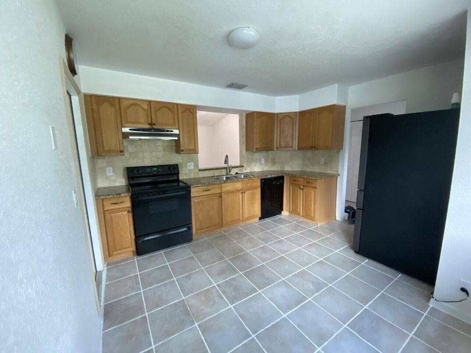 For Rent: $3,600 (3 beds, 2 baths, 1135 Square Feet)