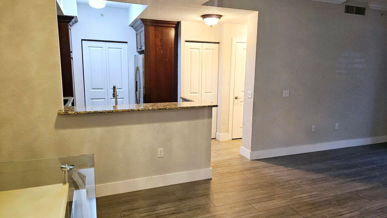 Recently Rented: $2,395 (2 beds, 2 baths, 1012 Square Feet)