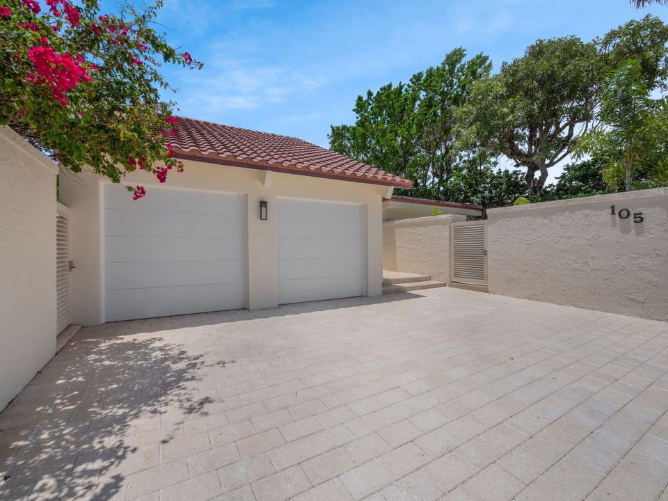 For Sale: $2,700,000 (3 beds, 3 baths, 1926 Square Feet)