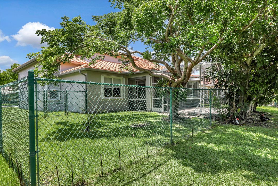 En Venta: $775,000 (4 camas, 2 baños, 2740 Pies cuadrados)