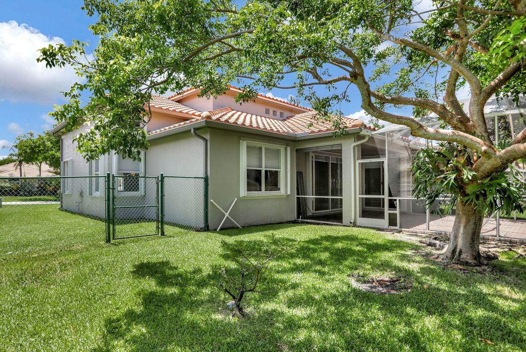 For Sale: $775,000 (4 beds, 2 baths, 2740 Square Feet)