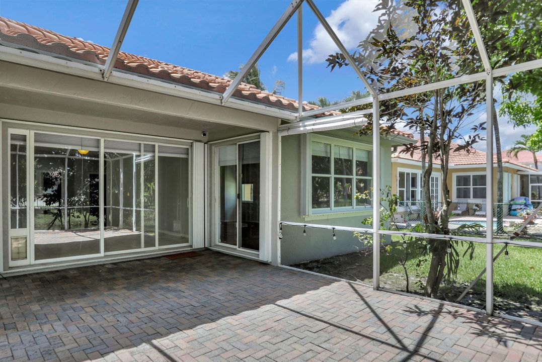 For Sale: $775,000 (4 beds, 2 baths, 2740 Square Feet)