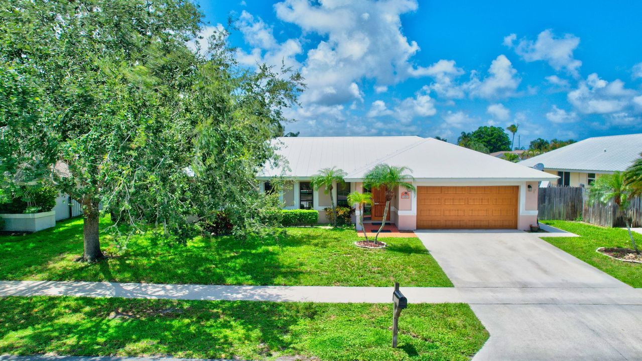 Active With Contract: $779,000 (3 beds, 2 baths, 1954 Square Feet)