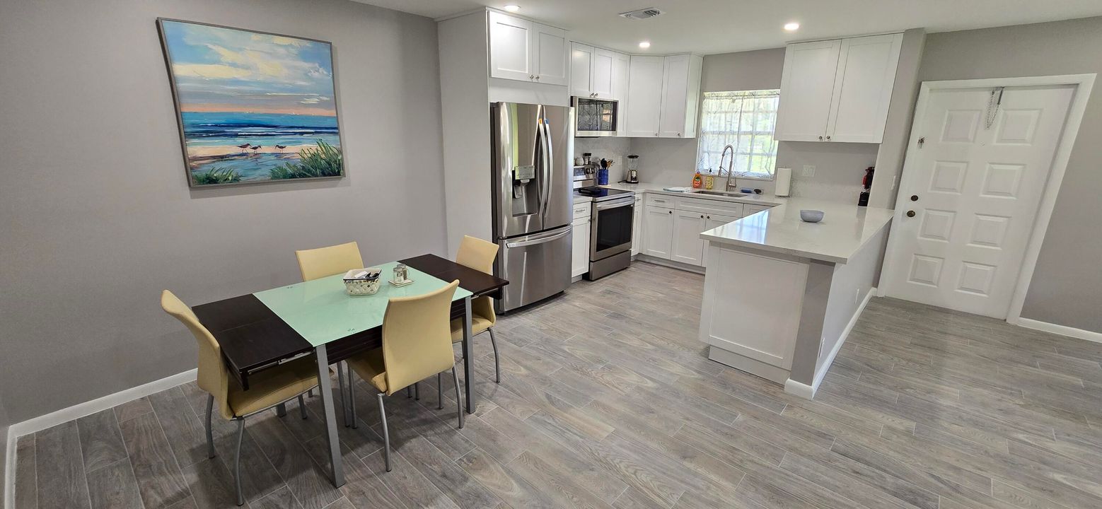 Active With Contract: $3,200 (2 beds, 2 baths, 1186 Square Feet)