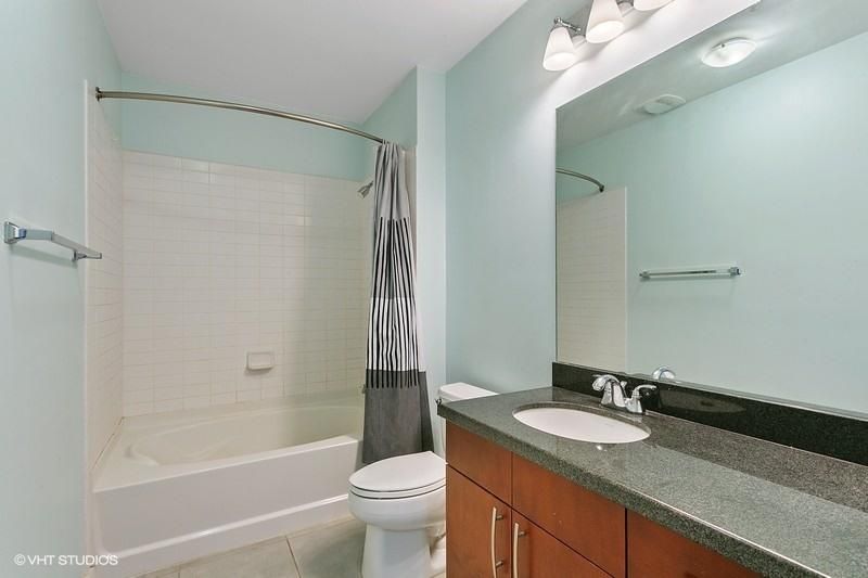 For Rent: $2,100 (1 beds, 1 baths, 747 Square Feet)