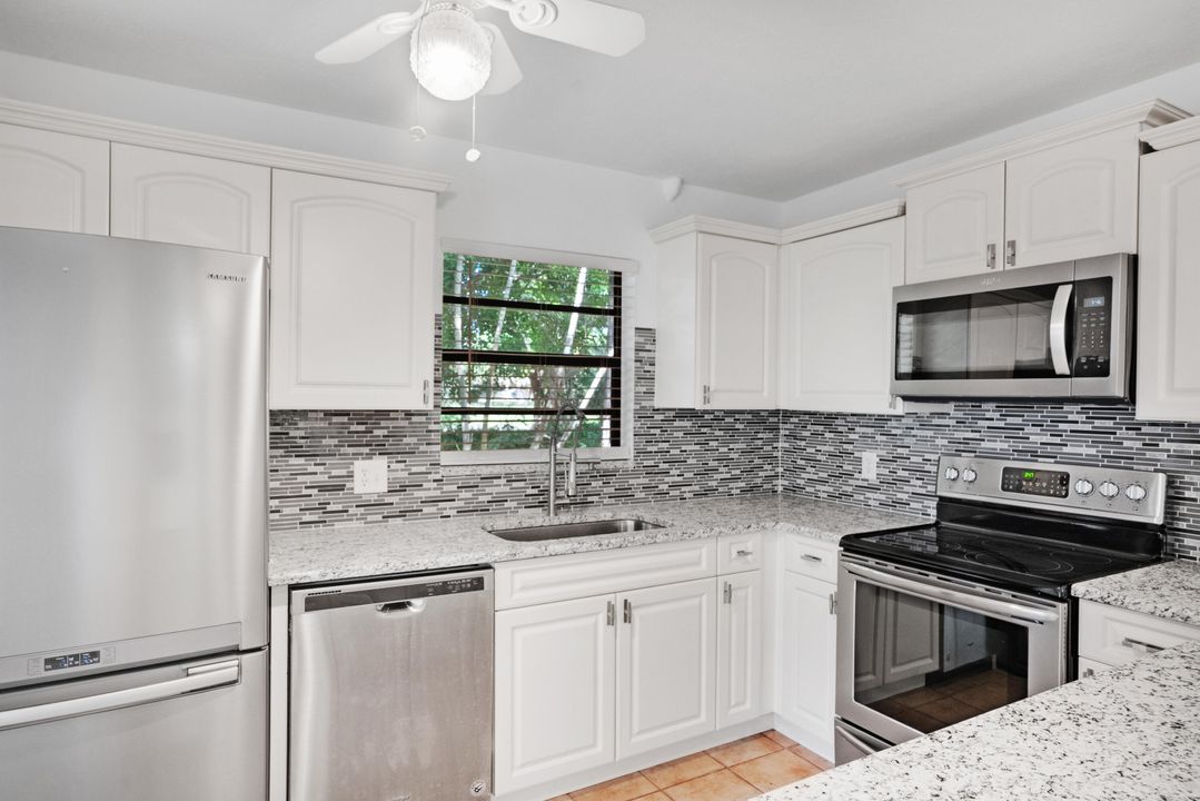 Active With Contract: $239,900 (2 beds, 2 baths, 1322 Square Feet)